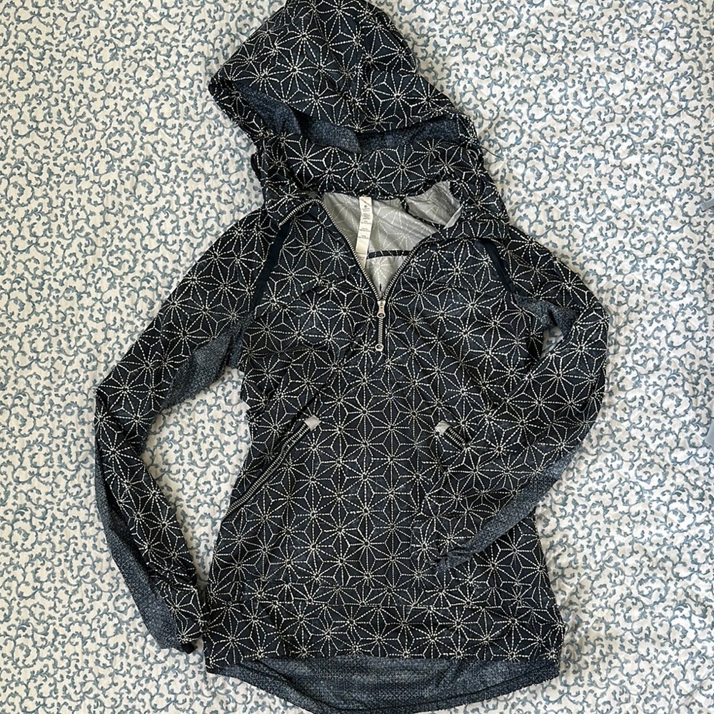 GUC SIZE 4 Lululemon quarter zip windbreaker
